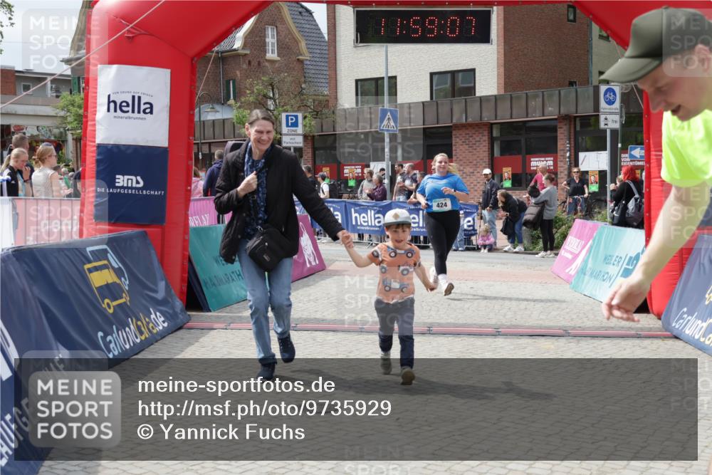 10.05.2026 - 8. Wedeler Halbmarathon Yannick Fuchs http://msf.ph/oto/9735929 10.05.2026 11:59:06 Ziel 424, 830, 956 meine-sportfotos.de