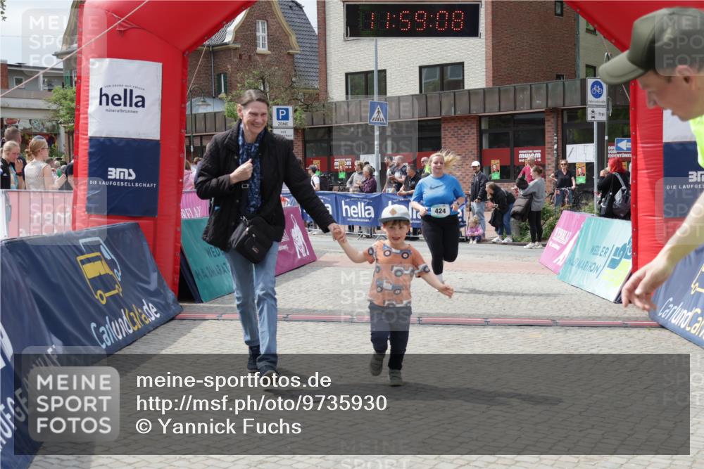 10.05.2026 - 8. Wedeler Halbmarathon Yannick Fuchs http://msf.ph/oto/9735930 10.05.2026 11:59:06 Ziel 424, 830, 956 meine-sportfotos.de