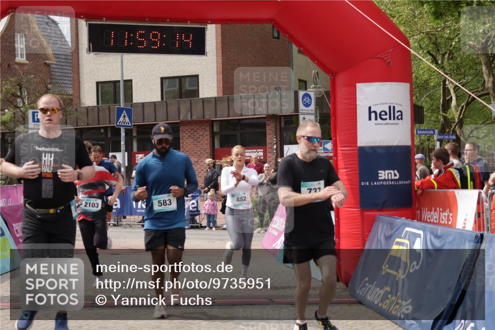 10.05.2026 - 8. Wedeler Halbmarathon Yannick Fuchs http://msf.ph/oto/9735951 10.05.2026 11:59:12 Ziel 381, 424, 482, 583, 737, 830, 870, 962, 2027, 2103, 2161 meine-sportfotos.de