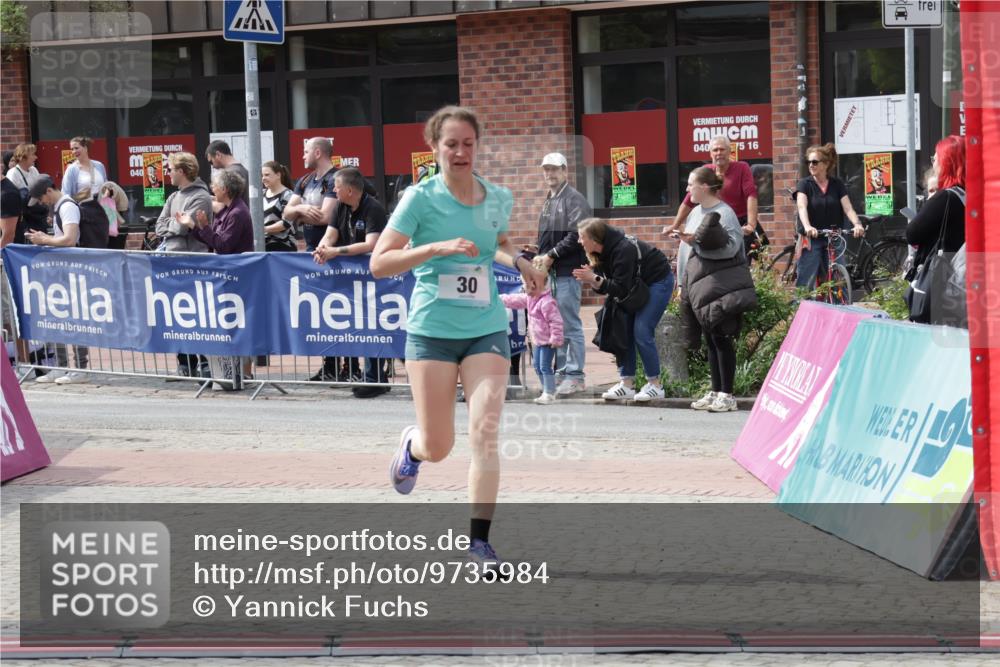 10.05.2026 - 8. Wedeler Halbmarathon Yannick Fuchs http://msf.ph/oto/9735984 10.05.2026 11:59:21 Ziel 30, 381, 2027, 2161 meine-sportfotos.de