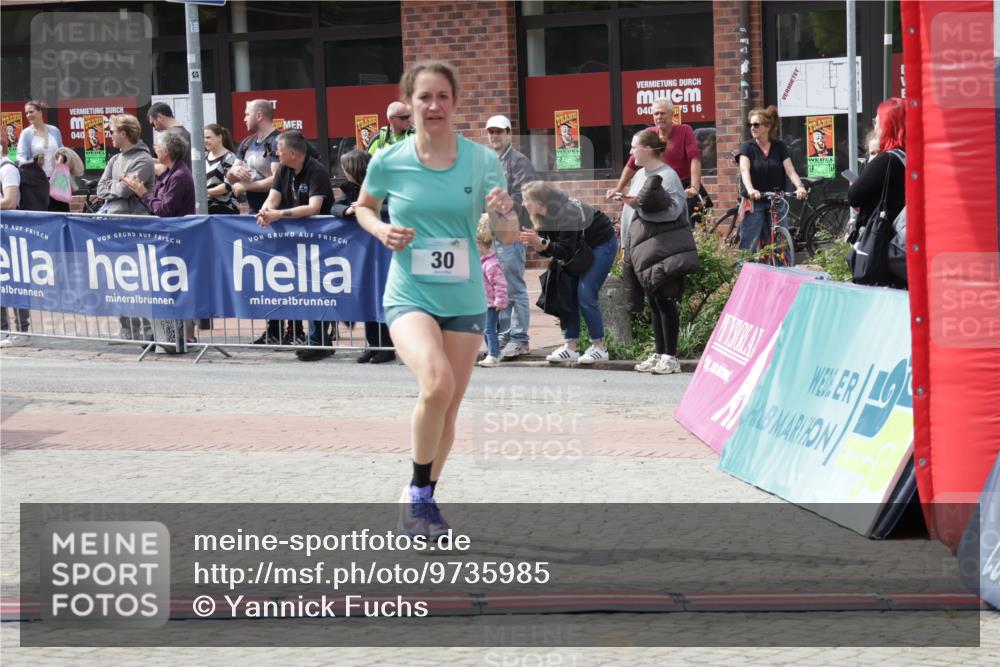 10.05.2026 - 8. Wedeler Halbmarathon Yannick Fuchs http://msf.ph/oto/9735985 10.05.2026 11:59:21 Ziel 30, 381, 2027, 2161 meine-sportfotos.de