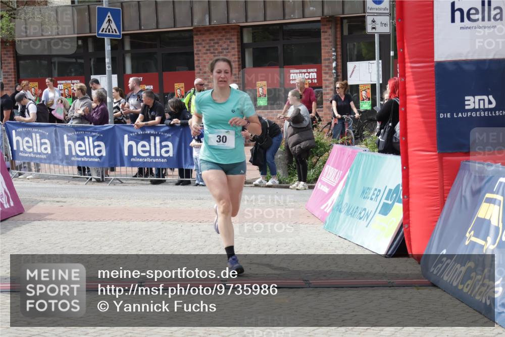 10.05.2026 - 8. Wedeler Halbmarathon Yannick Fuchs http://msf.ph/oto/9735986 10.05.2026 11:59:21 Ziel 30, 381, 2027, 2161 meine-sportfotos.de