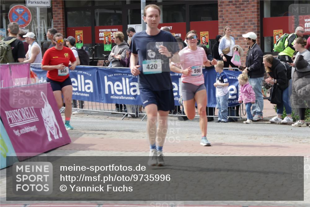 10.05.2026 - 8. Wedeler Halbmarathon Yannick Fuchs http://msf.ph/oto/9735996 10.05.2026 11:59:26 Ziel 30, 598, 948 meine-sportfotos.de