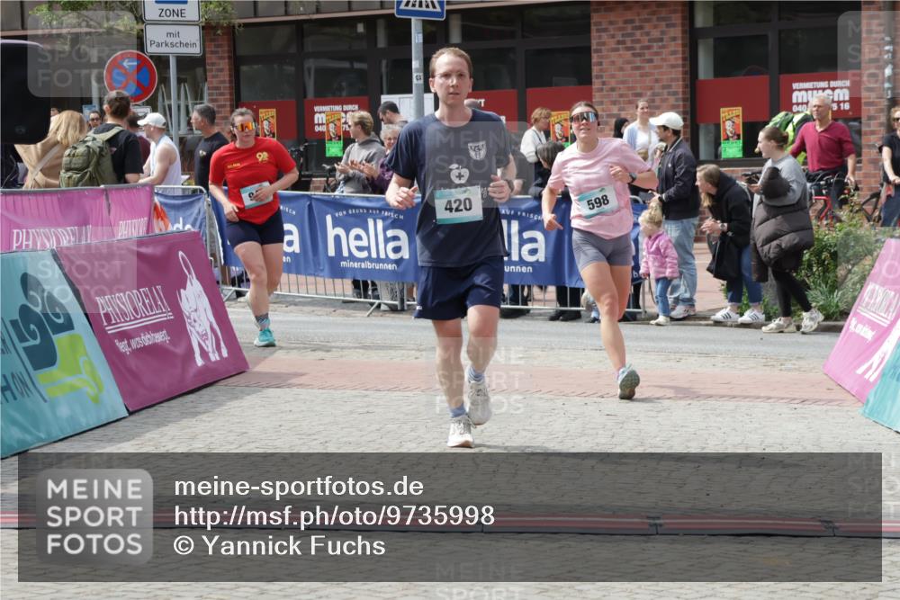 10.05.2026 - 8. Wedeler Halbmarathon Yannick Fuchs http://msf.ph/oto/9735998 10.05.2026 11:59:26 Ziel 30, 598, 948 meine-sportfotos.de