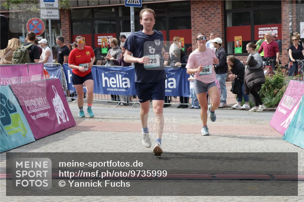 10.05.2026 - 8. Wedeler Halbmarathon Yannick Fuchs http://msf.ph/oto/9735999 10.05.2026 11:59:26 Ziel 30, 598, 948 meine-sportfotos.de
