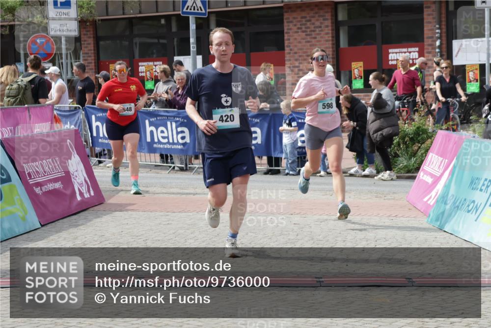 10.05.2026 - 8. Wedeler Halbmarathon Yannick Fuchs http://msf.ph/oto/9736000 10.05.2026 11:59:26 Ziel 30, 598, 948 meine-sportfotos.de
