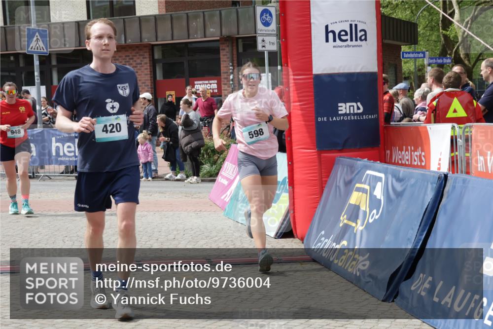 10.05.2026 - 8. Wedeler Halbmarathon Yannick Fuchs http://msf.ph/oto/9736004 10.05.2026 11:59:27 Ziel 30, 598, 948, 2233 meine-sportfotos.de