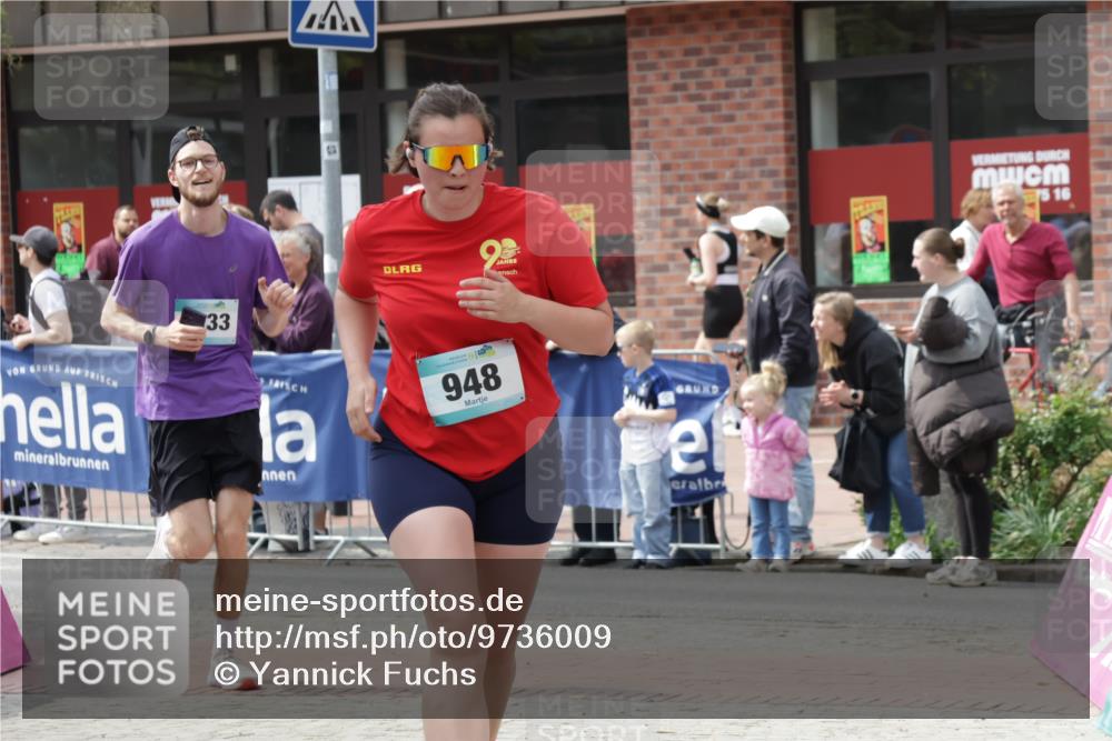 10.05.2026 - 8. Wedeler Halbmarathon Yannick Fuchs http://msf.ph/oto/9736009 10.05.2026 11:59:29 Ziel 257, 598, 948, 2233 meine-sportfotos.de