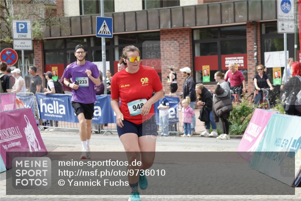 10.05.2026 - 8. Wedeler Halbmarathon Yannick Fuchs http://msf.ph/oto/9736010 10.05.2026 11:59:30 Ziel 257, 598, 691, 948, 2233 meine-sportfotos.de