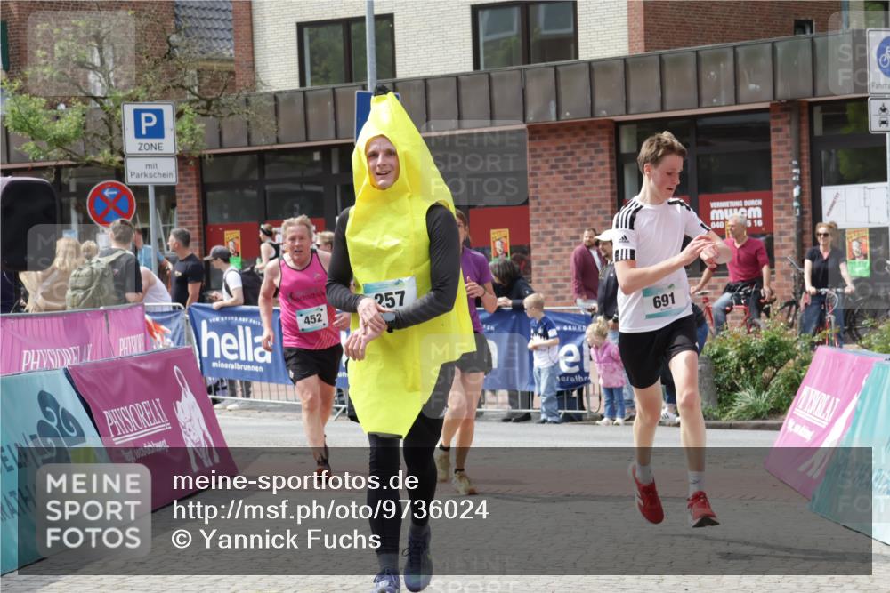10.05.2026 - 8. Wedeler Halbmarathon Yannick Fuchs http://msf.ph/oto/9736024 10.05.2026 11:59:33 Ziel 257, 298, 452, 598, 691, 948, 2233 meine-sportfotos.de