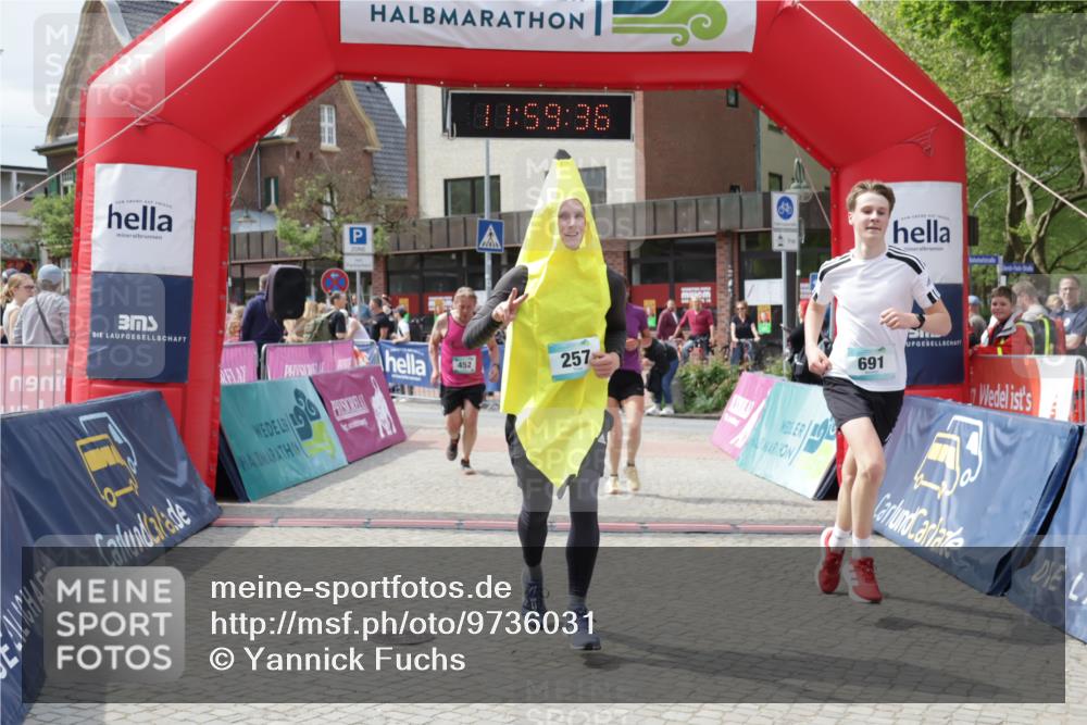 10.05.2026 - 8. Wedeler Halbmarathon Yannick Fuchs http://msf.ph/oto/9736031 10.05.2026 11:59:34 Ziel 257, 298, 452, 691, 948, 2233 meine-sportfotos.de