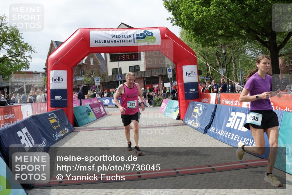 10.05.2026 - 8. Wedeler Halbmarathon Yannick Fuchs http://msf.ph/oto/9736045 10.05.2026 11:59:37 Ziel 257, 298, 452, 691, 2233 meine-sportfotos.de