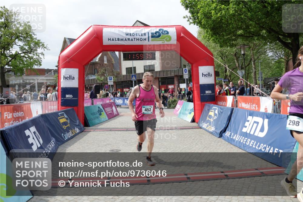 10.05.2026 - 8. Wedeler Halbmarathon Yannick Fuchs http://msf.ph/oto/9736046 10.05.2026 11:59:37 Ziel 257, 298, 452, 691, 2233 meine-sportfotos.de
