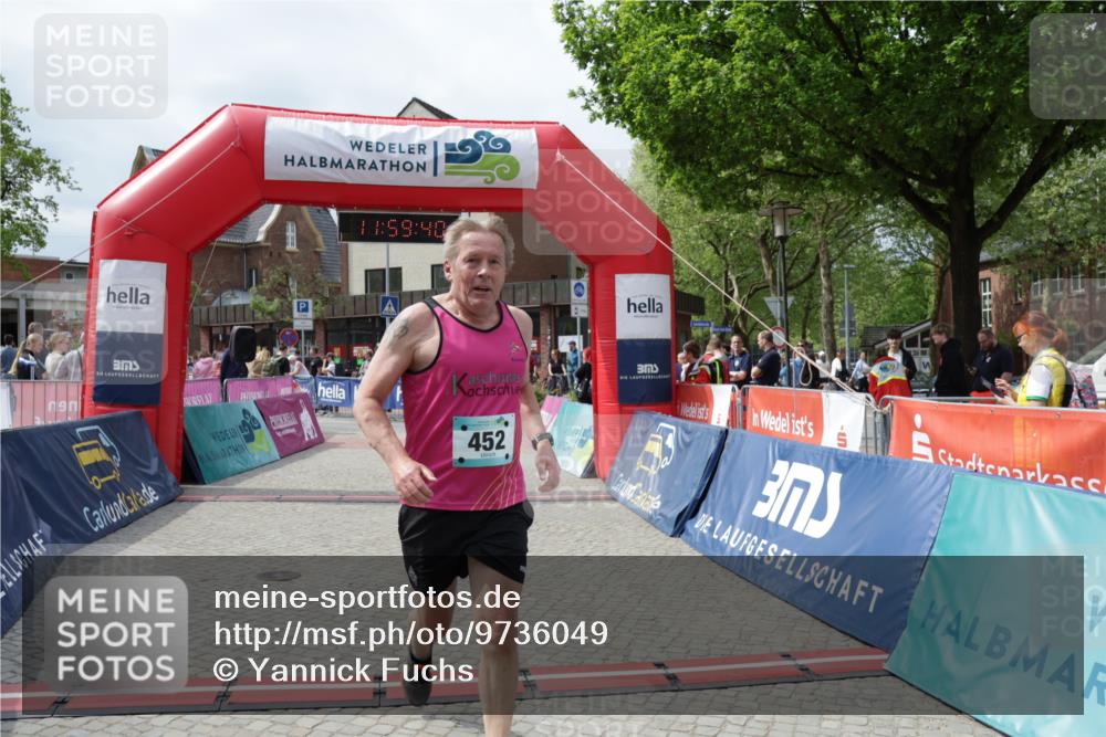 10.05.2026 - 8. Wedeler Halbmarathon Yannick Fuchs http://msf.ph/oto/9736049 10.05.2026 11:59:38 Ziel 257, 298, 452, 691 meine-sportfotos.de