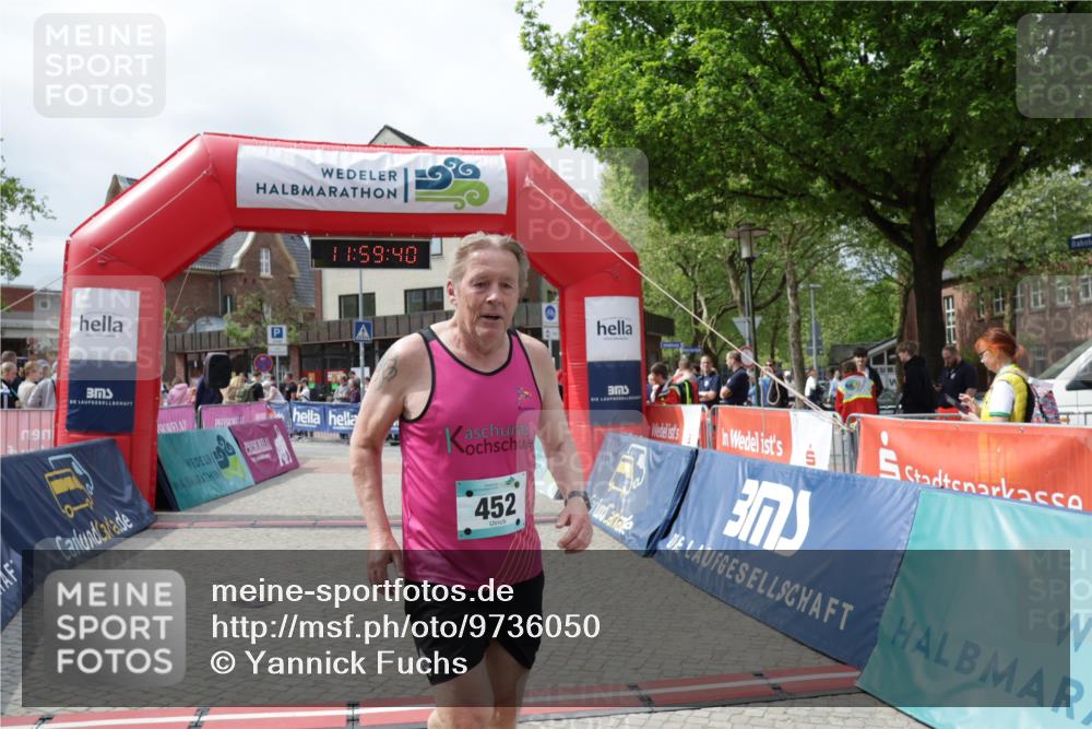 10.05.2026 - 8. Wedeler Halbmarathon Yannick Fuchs http://msf.ph/oto/9736050 10.05.2026 11:59:38 Ziel 257, 298, 452, 691 meine-sportfotos.de