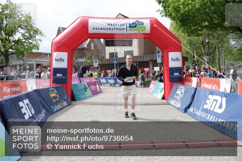 10.05.2026 - 8. Wedeler Halbmarathon Yannick Fuchs http://msf.ph/oto/9736054 10.05.2026 11:59:44 Ziel 24, 1037 meine-sportfotos.de