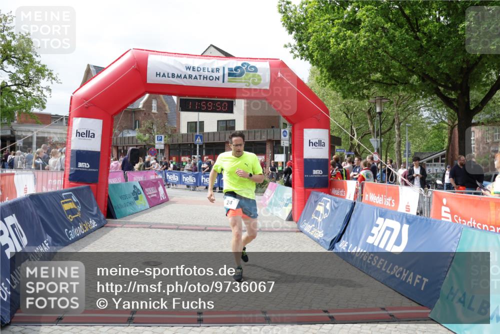 10.05.2026 - 8. Wedeler Halbmarathon Yannick Fuchs http://msf.ph/oto/9736067 10.05.2026 11:59:49 Ziel 24, 1037 meine-sportfotos.de