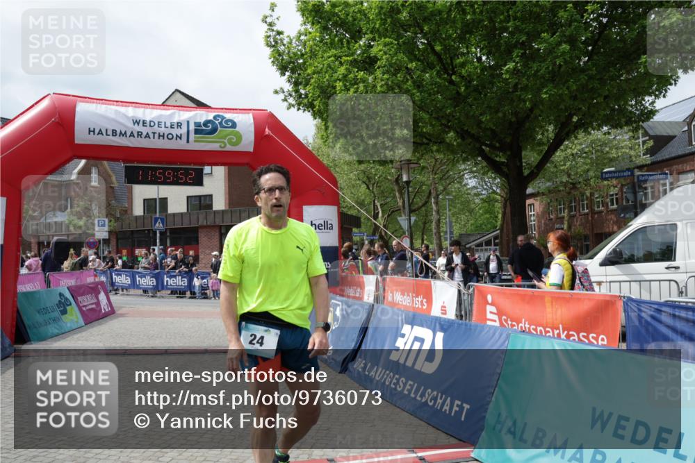 10.05.2026 - 8. Wedeler Halbmarathon Yannick Fuchs http://msf.ph/oto/9736073 10.05.2026 11:59:50 Ziel 24 meine-sportfotos.de