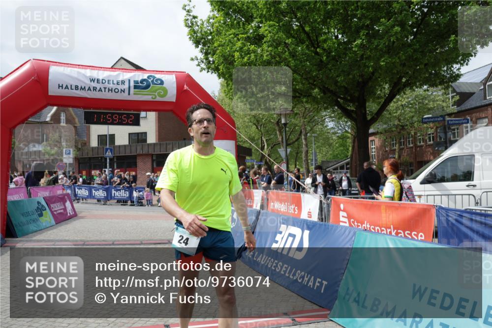 10.05.2026 - 8. Wedeler Halbmarathon Yannick Fuchs http://msf.ph/oto/9736074 10.05.2026 11:59:50 Ziel 24 meine-sportfotos.de