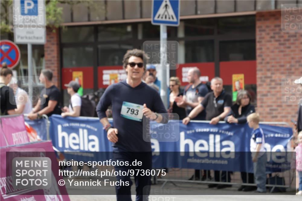 10.05.2026 - 8. Wedeler Halbmarathon Yannick Fuchs http://msf.ph/oto/9736075 10.05.2026 11:59:53 Ziel 24, 793 meine-sportfotos.de