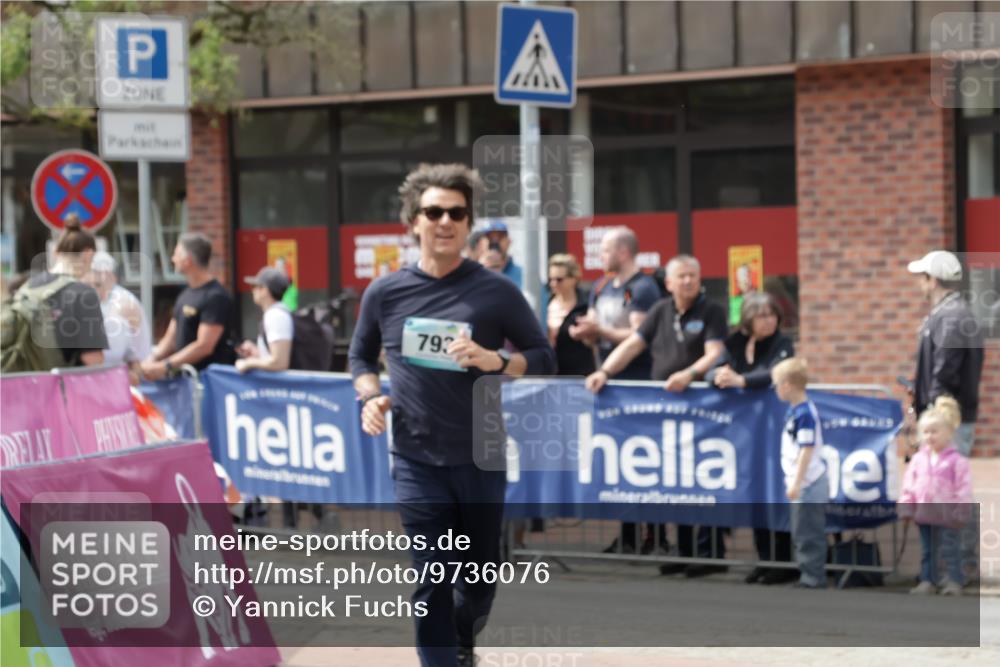 10.05.2026 - 8. Wedeler Halbmarathon Yannick Fuchs http://msf.ph/oto/9736076 10.05.2026 11:59:53 Ziel 24, 793 meine-sportfotos.de