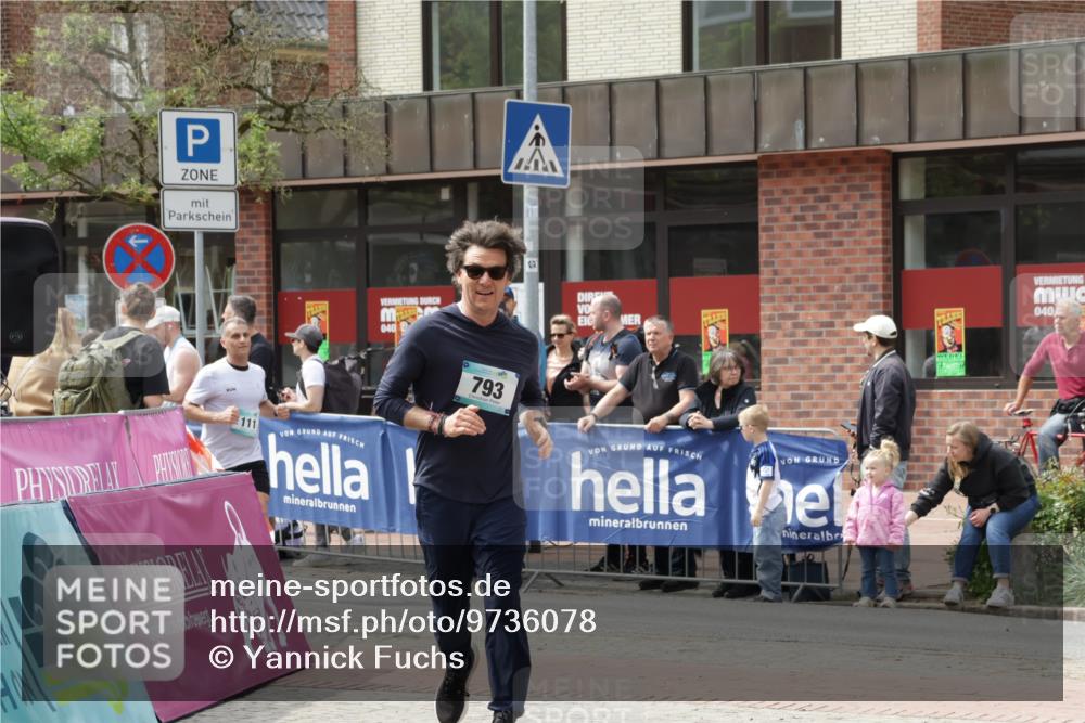 10.05.2026 - 8. Wedeler Halbmarathon Yannick Fuchs http://msf.ph/oto/9736078 10.05.2026 11:59:53 Ziel 24, 793 meine-sportfotos.de