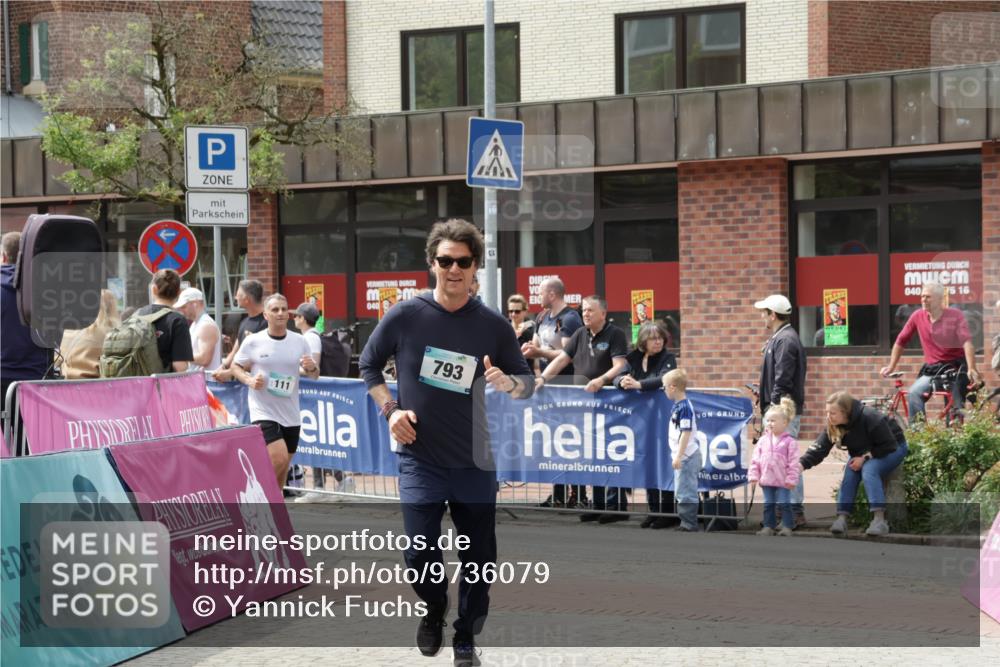 10.05.2026 - 8. Wedeler Halbmarathon Yannick Fuchs http://msf.ph/oto/9736079 10.05.2026 11:59:54 Ziel 111, 793 meine-sportfotos.de