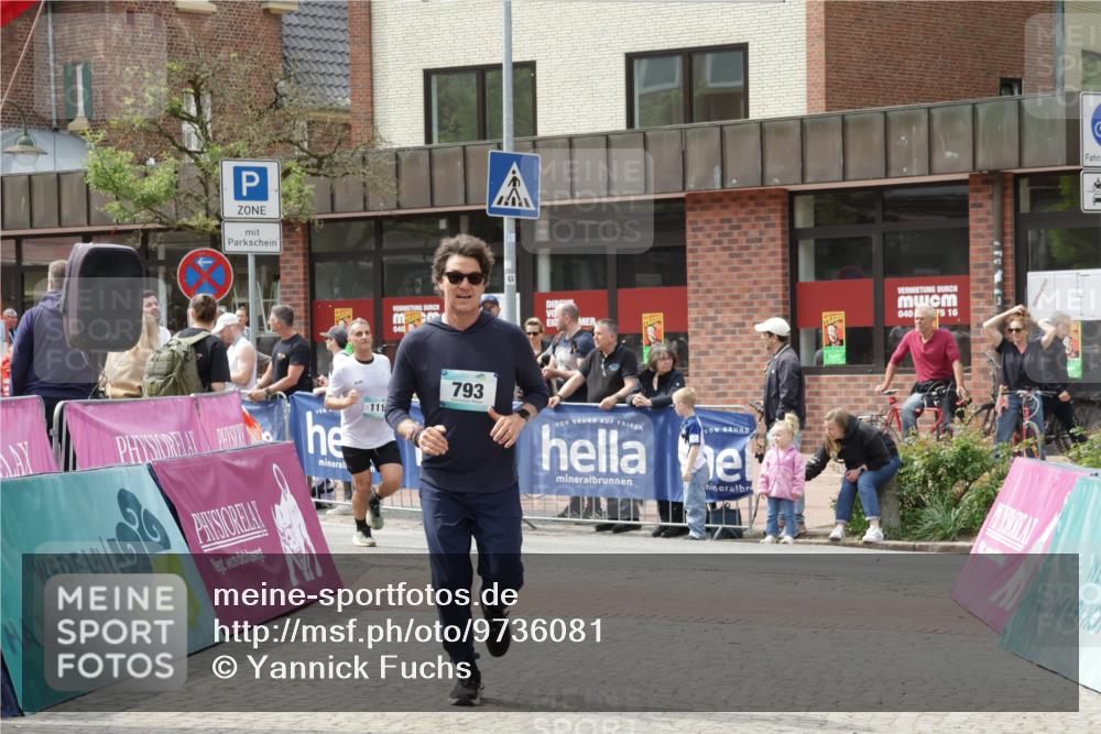 10.05.2026 - 8. Wedeler Halbmarathon Yannick Fuchs http://msf.ph/oto/9736081 10.05.2026 11:59:54 Ziel 111, 793 meine-sportfotos.de
