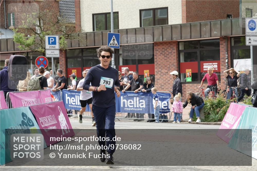 10.05.2026 - 8. Wedeler Halbmarathon Yannick Fuchs http://msf.ph/oto/9736082 10.05.2026 11:59:54 Ziel 111, 793 meine-sportfotos.de