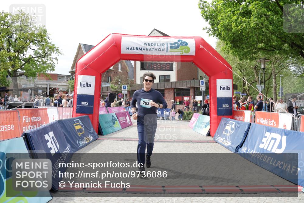 10.05.2026 - 8. Wedeler Halbmarathon Yannick Fuchs http://msf.ph/oto/9736086 10.05.2026 11:59:56 Ziel 103, 111, 793 meine-sportfotos.de