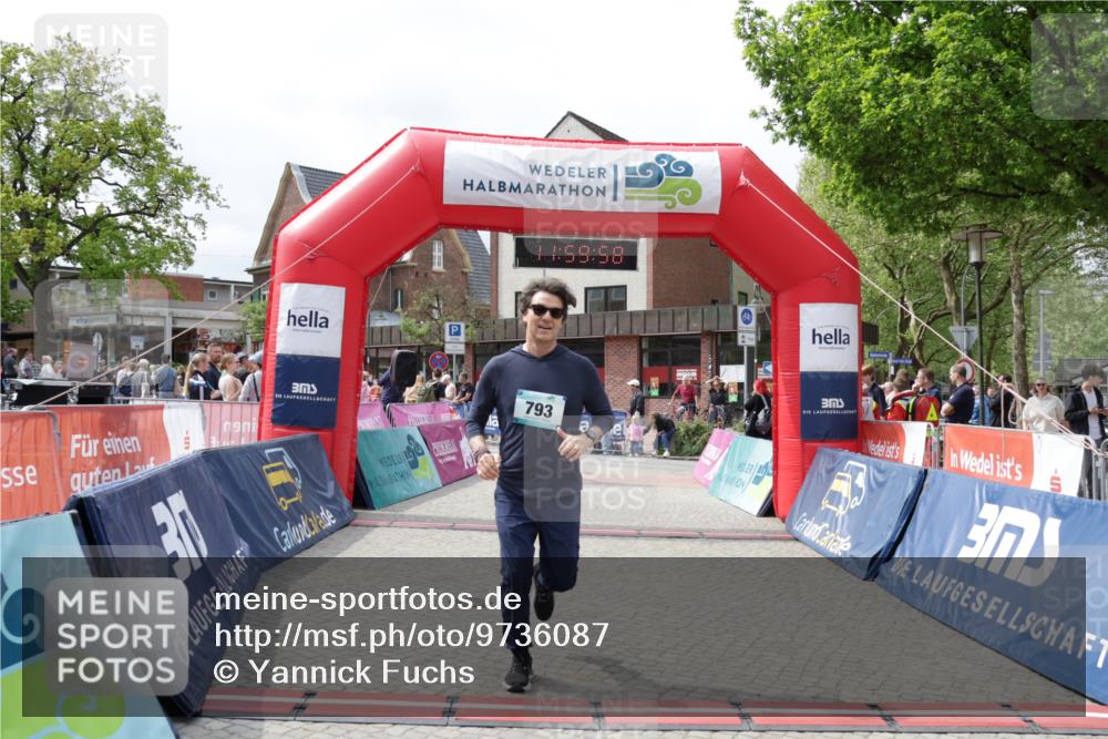10.05.2026 - 8. Wedeler Halbmarathon Yannick Fuchs http://msf.ph/oto/9736087 10.05.2026 11:59:56 Ziel 103, 111, 793 meine-sportfotos.de