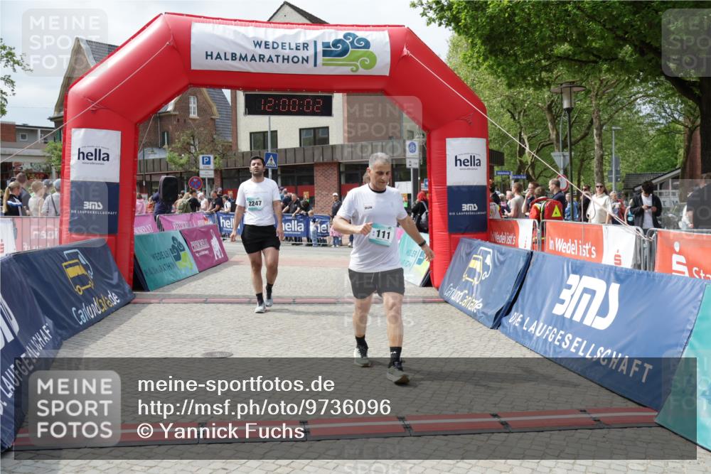 10.05.2026 - 8. Wedeler Halbmarathon Yannick Fuchs http://msf.ph/oto/9736096 10.05.2026 12:00:00 Ziel 103, 111, 793 meine-sportfotos.de