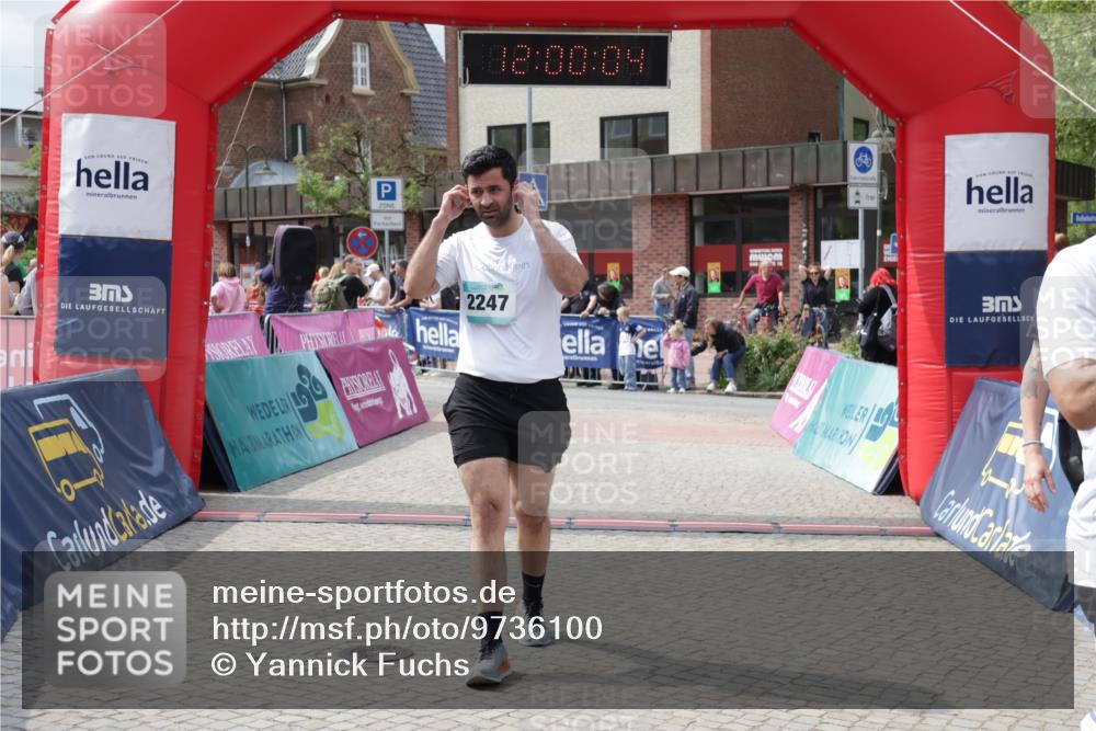 10.05.2026 - 8. Wedeler Halbmarathon Yannick Fuchs http://msf.ph/oto/9736100 10.05.2026 12:00:02 Ziel 103, 111 meine-sportfotos.de