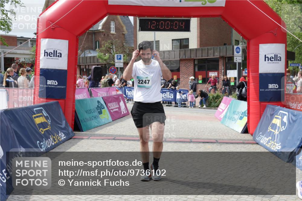 10.05.2026 - 8. Wedeler Halbmarathon Yannick Fuchs http://msf.ph/oto/9736102 10.05.2026 12:00:02 Ziel 103, 111 meine-sportfotos.de