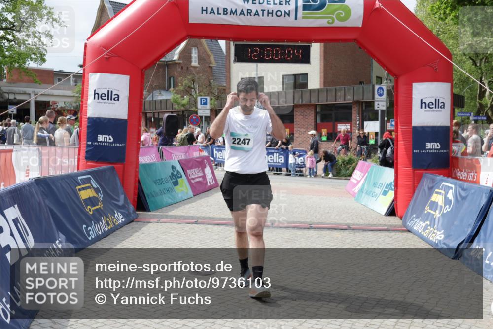 10.05.2026 - 8. Wedeler Halbmarathon Yannick Fuchs http://msf.ph/oto/9736103 10.05.2026 12:00:03 Ziel 103, 111 meine-sportfotos.de