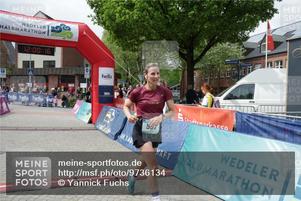 10.05.2026 - 8. Wedeler Halbmarathon Yannick Fuchs http://msf.ph/oto/9736134 10.05.2026 12:00:15 Ziel 557, 820 meine-sportfotos.de
