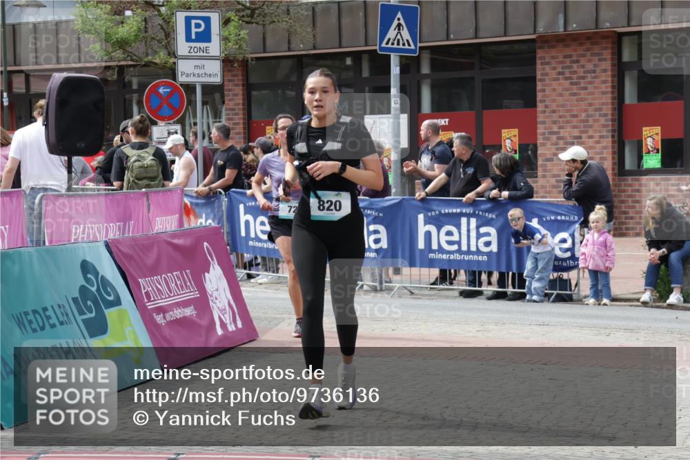 10.05.2026 - 8. Wedeler Halbmarathon Yannick Fuchs http://msf.ph/oto/9736136 10.05.2026 12:00:18 Ziel 72, 557, 820 meine-sportfotos.de