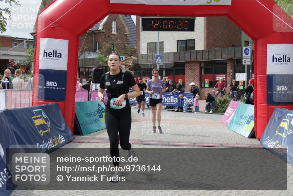 10.05.2026 - 8. Wedeler Halbmarathon Yannick Fuchs http://msf.ph/oto/9736144 10.05.2026 12:00:20 Ziel 72, 820 meine-sportfotos.de