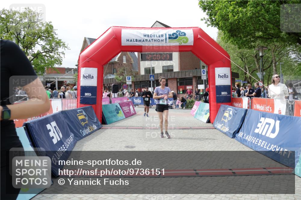 10.05.2026 - 8. Wedeler Halbmarathon Yannick Fuchs http://msf.ph/oto/9736151 10.05.2026 12:00:22 Ziel 72, 820, 867 meine-sportfotos.de