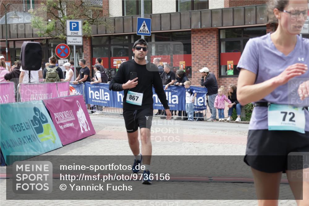 10.05.2026 - 8. Wedeler Halbmarathon Yannick Fuchs http://msf.ph/oto/9736156 10.05.2026 12:00:24 Ziel 72, 610, 820, 867 meine-sportfotos.de