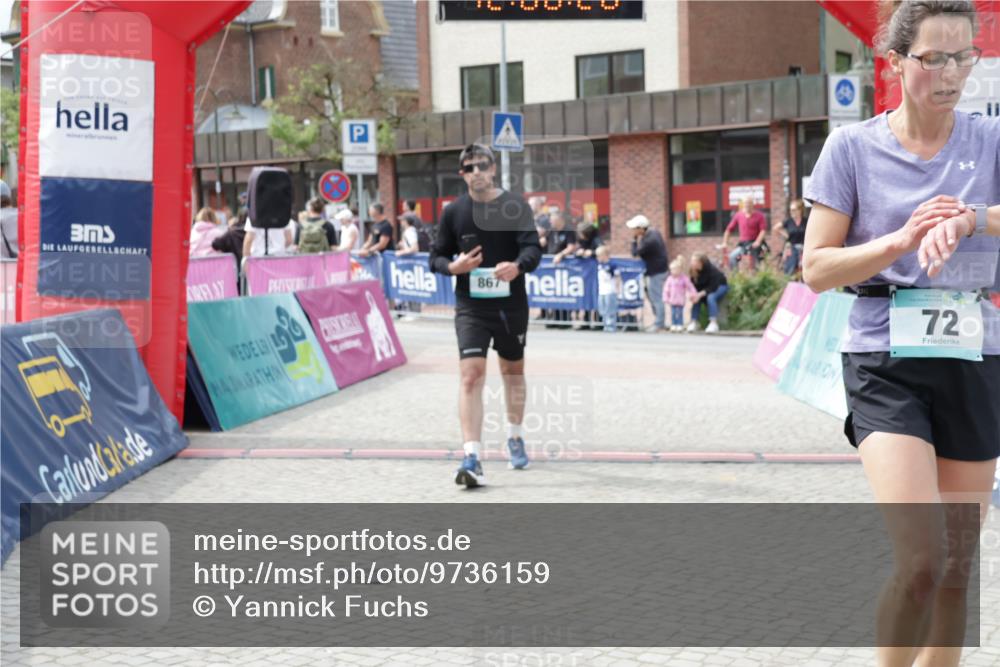10.05.2026 - 8. Wedeler Halbmarathon Yannick Fuchs http://msf.ph/oto/9736159 10.05.2026 12:00:24 Ziel 72, 610, 820, 867 meine-sportfotos.de
