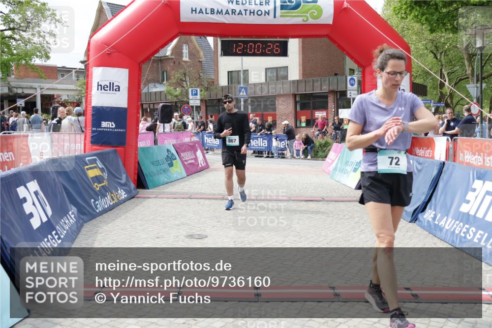 10.05.2026 - 8. Wedeler Halbmarathon Yannick Fuchs http://msf.ph/oto/9736160 10.05.2026 12:00:25 Ziel 72, 610, 820, 821, 867 meine-sportfotos.de