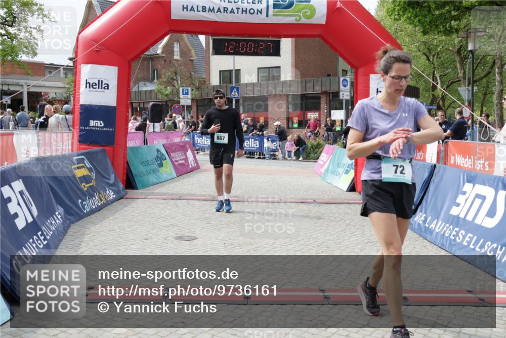 10.05.2026 - 8. Wedeler Halbmarathon Yannick Fuchs http://msf.ph/oto/9736161 10.05.2026 12:00:25 Ziel 72, 610, 820, 821, 867 meine-sportfotos.de