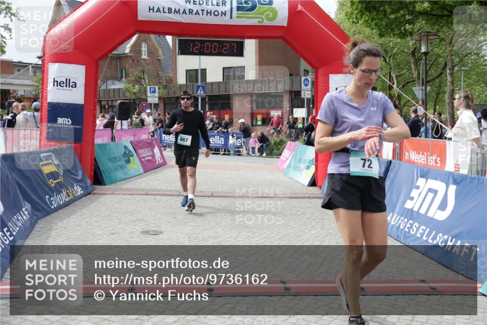 10.05.2026 - 8. Wedeler Halbmarathon Yannick Fuchs http://msf.ph/oto/9736162 10.05.2026 12:00:25 Ziel 72, 610, 820, 821, 867 meine-sportfotos.de