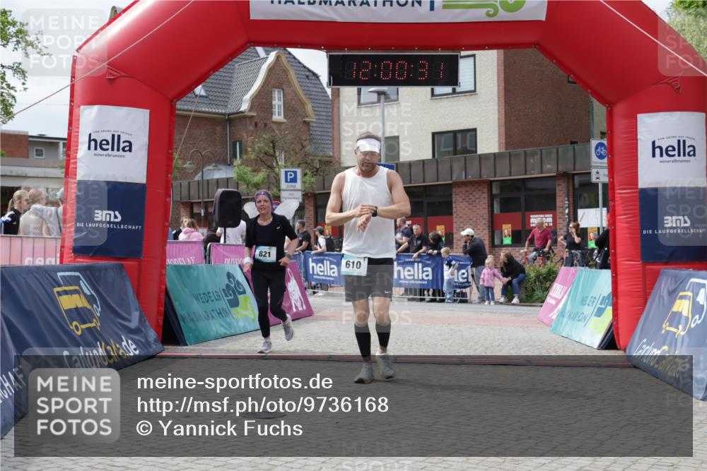 10.05.2026 - 8. Wedeler Halbmarathon Yannick Fuchs http://msf.ph/oto/9736168 10.05.2026 12:00:29 Ziel 610, 821, 867 meine-sportfotos.de