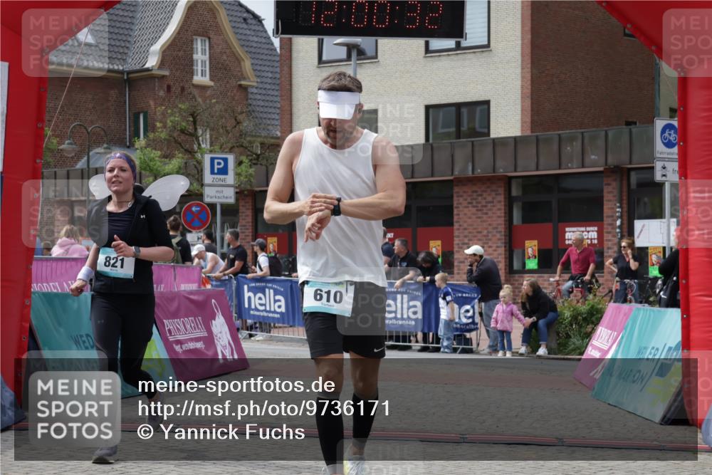 10.05.2026 - 8. Wedeler Halbmarathon Yannick Fuchs http://msf.ph/oto/9736171 10.05.2026 12:00:30 Ziel 469, 610, 821, 867 meine-sportfotos.de