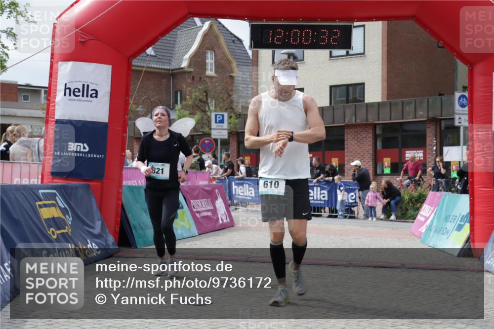 10.05.2026 - 8. Wedeler Halbmarathon Yannick Fuchs http://msf.ph/oto/9736172 10.05.2026 12:00:30 Ziel 469, 610, 821, 867 meine-sportfotos.de