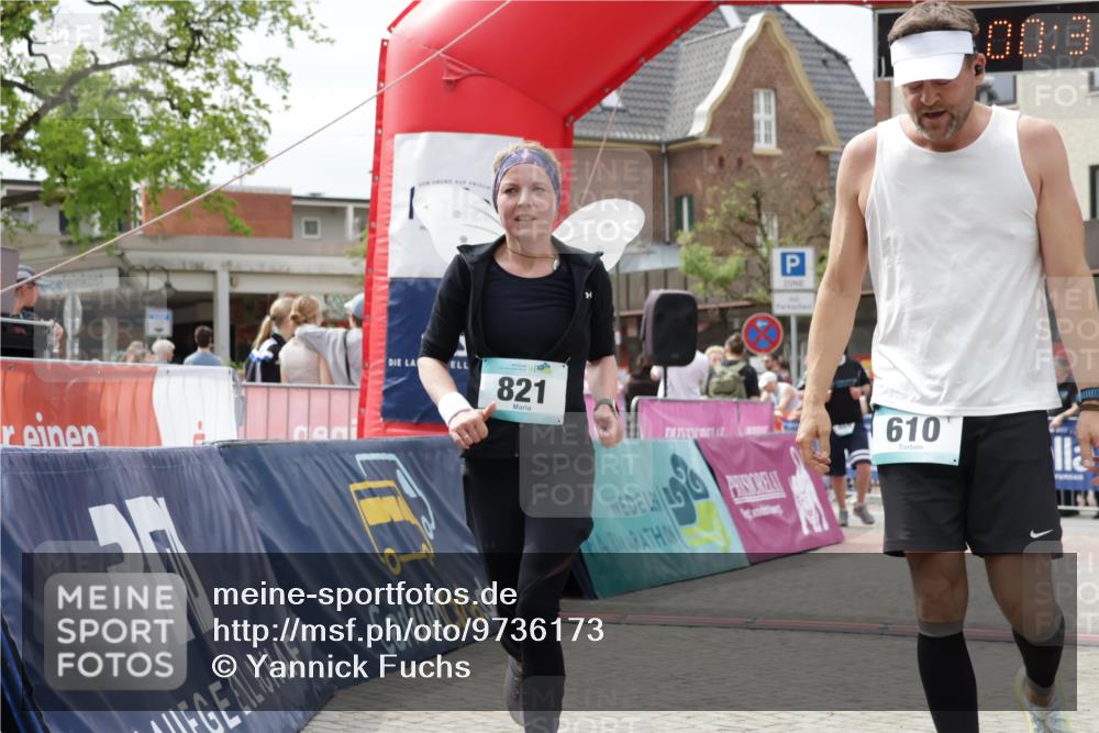 10.05.2026 - 8. Wedeler Halbmarathon Yannick Fuchs http://msf.ph/oto/9736173 10.05.2026 12:00:31 Ziel 299, 395, 469, 610, 821, 867, 899 meine-sportfotos.de
