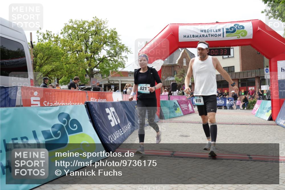 10.05.2026 - 8. Wedeler Halbmarathon Yannick Fuchs http://msf.ph/oto/9736175 10.05.2026 12:00:31 Ziel 299, 395, 469, 610, 821, 867, 899 meine-sportfotos.de