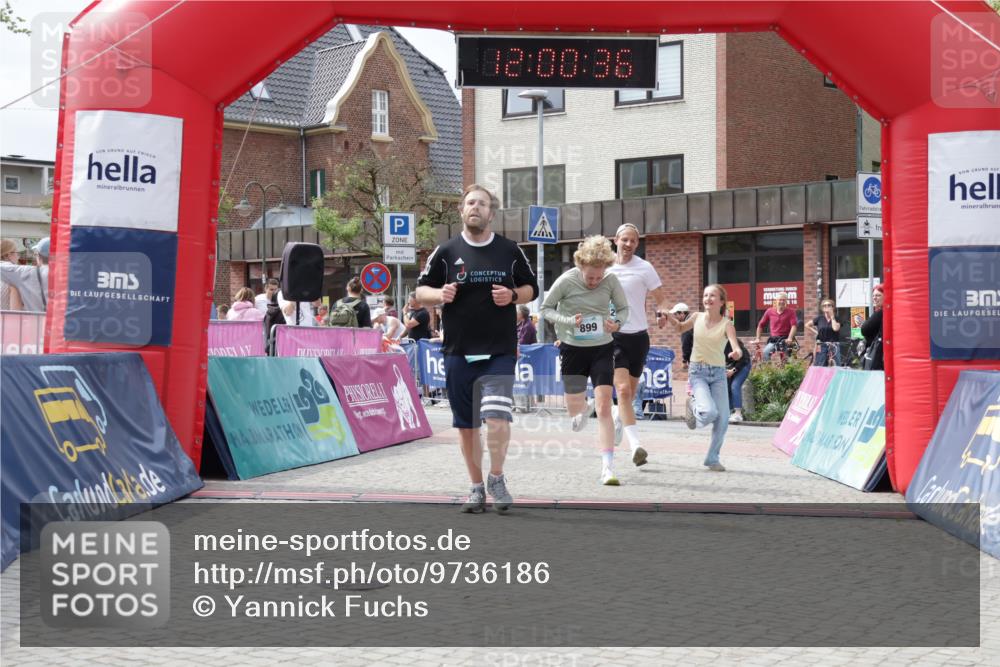 10.05.2026 - 8. Wedeler Halbmarathon Yannick Fuchs http://msf.ph/oto/9736186 10.05.2026 12:00:34 Ziel 281, 299, 395, 469, 610, 821, 899 meine-sportfotos.de